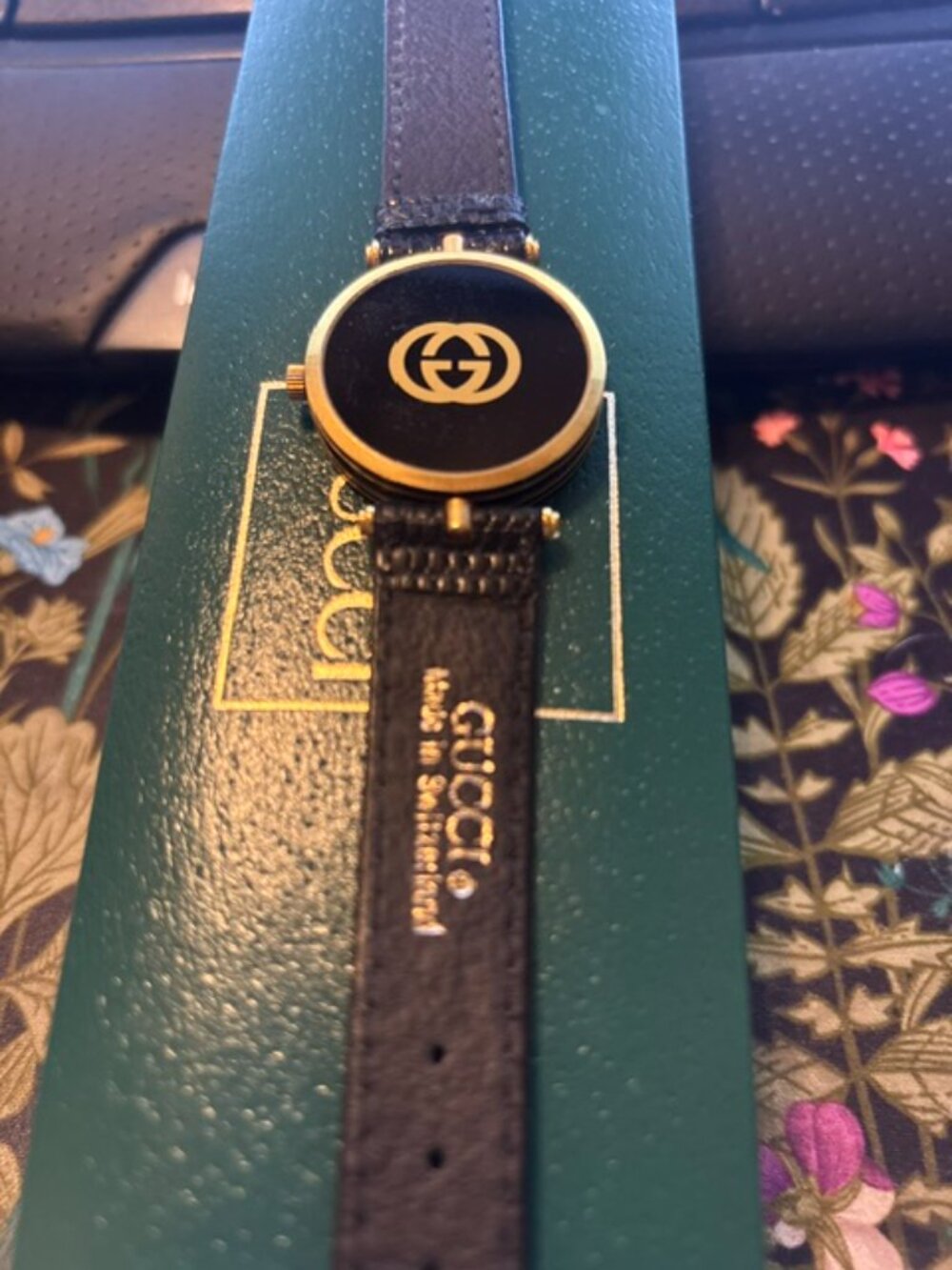 Vintage 1990's Women's Gucci Watch - Picture 3 of 4
